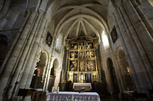 Capilla mayor con girola de la iglesia de Fitero